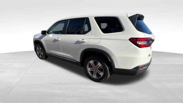 new 2025 Honda Pilot car, priced at $45,343