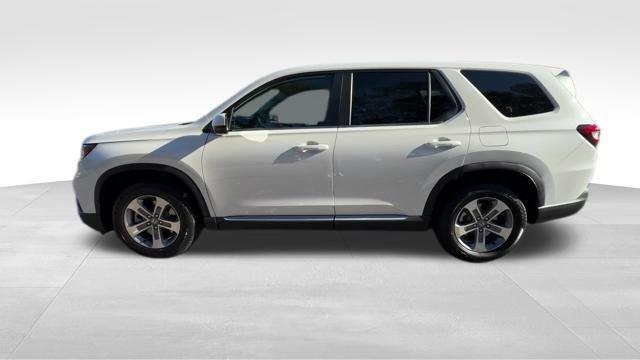 new 2025 Honda Pilot car, priced at $45,343