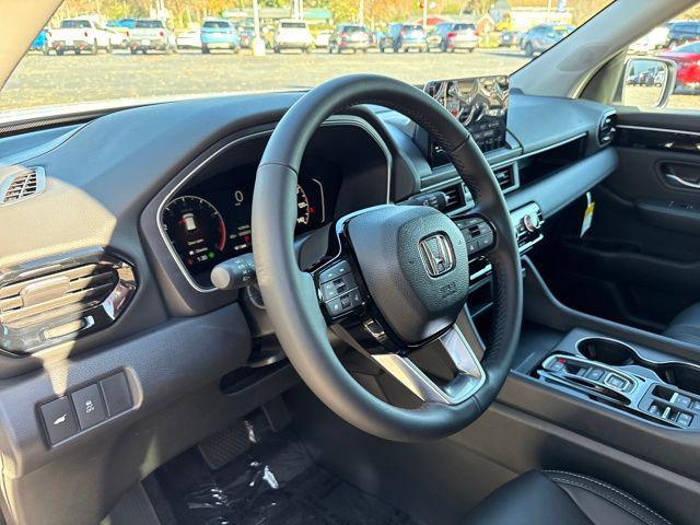 new 2025 Honda Pilot car, priced at $45,343