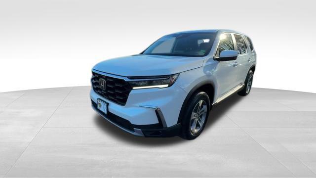 new 2025 Honda Pilot car, priced at $45,450