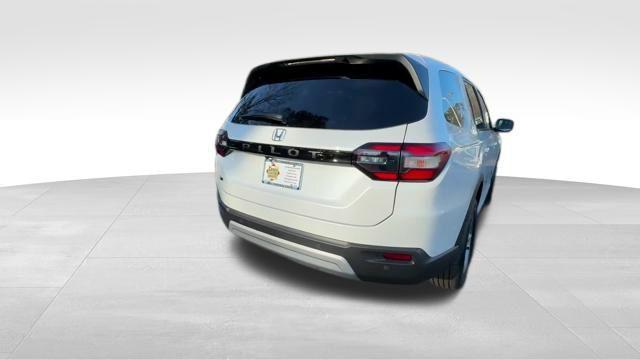 new 2025 Honda Pilot car, priced at $45,450