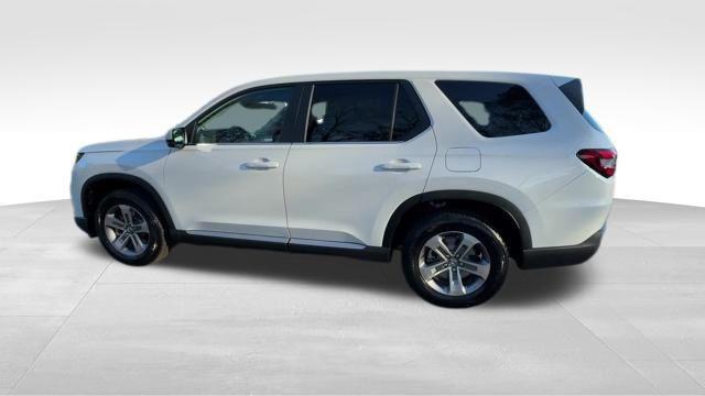new 2025 Honda Pilot car, priced at $45,450