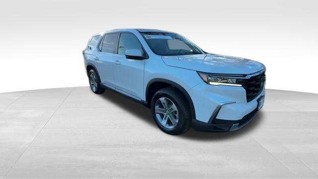 new 2025 Honda Pilot car, priced at $45,450