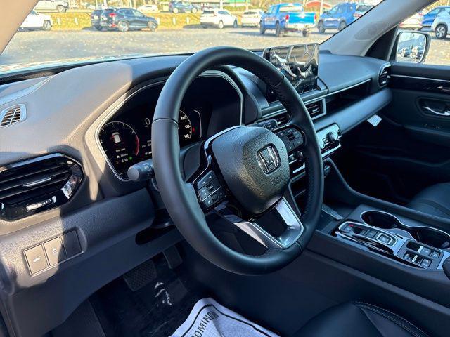 new 2025 Honda Pilot car, priced at $45,450