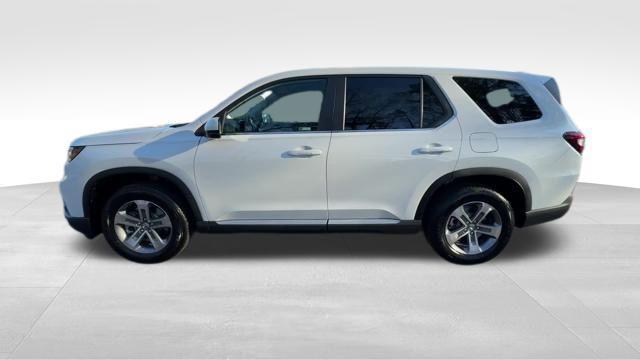 new 2025 Honda Pilot car, priced at $45,450