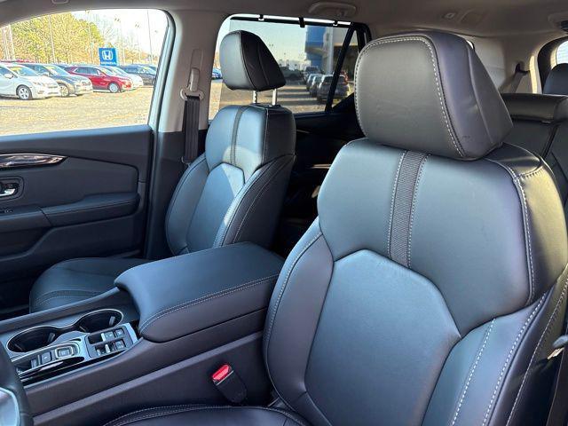new 2025 Honda Pilot car, priced at $45,450
