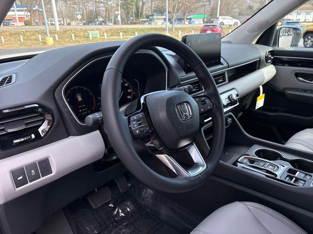 new 2025 Honda Pilot car, priced at $46,050