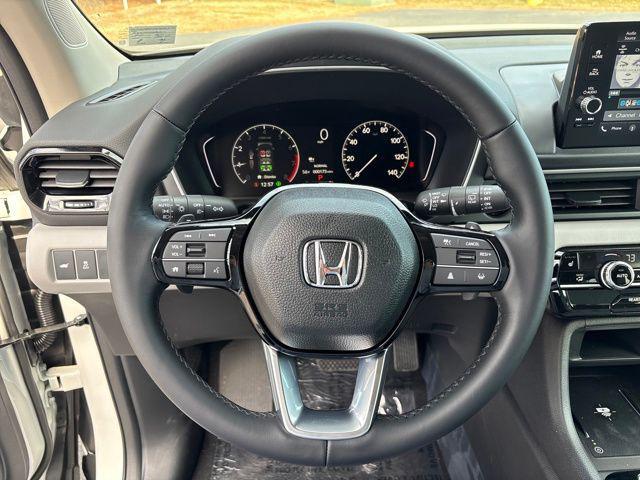 new 2025 Honda Pilot car, priced at $46,050