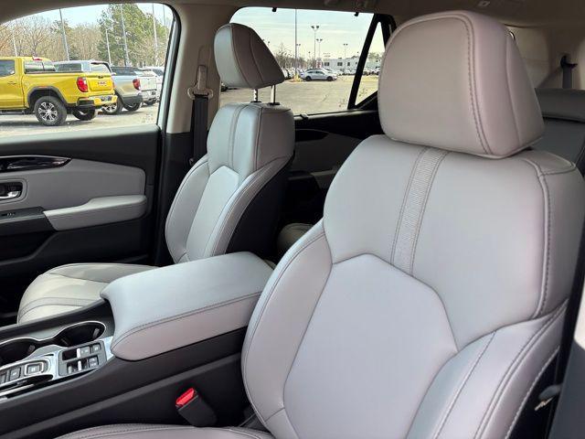 new 2025 Honda Pilot car, priced at $46,050