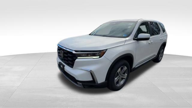 new 2025 Honda Pilot car, priced at $46,050