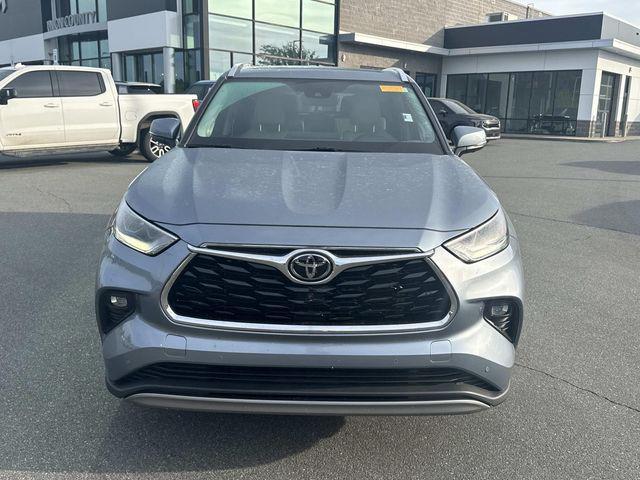 used 2022 Toyota Highlander car, priced at $37,999