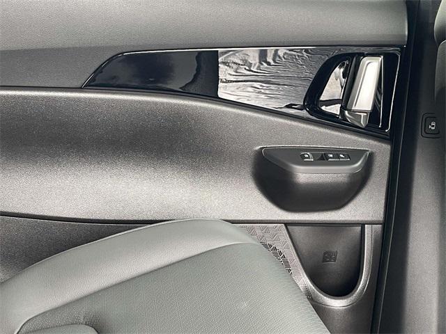 new 2026 Kia Carnival Hybrid car, priced at $50,974