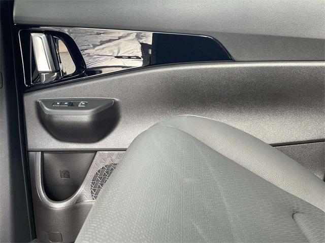 new 2026 Kia Carnival Hybrid car, priced at $51,021