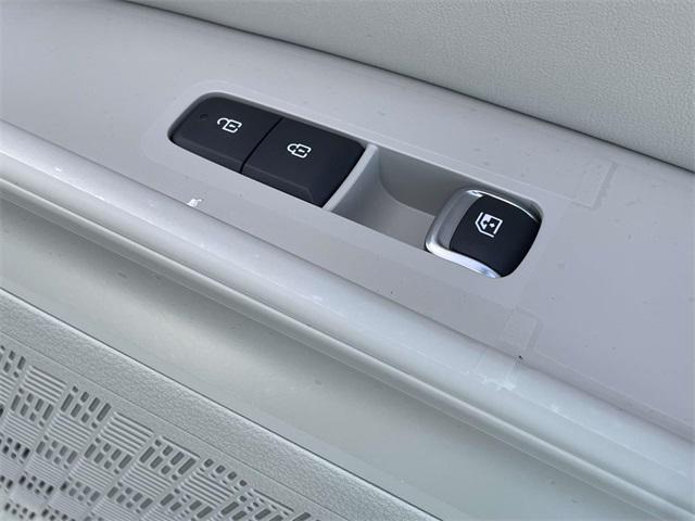 new 2026 Kia Carnival Hybrid car, priced at $53,035