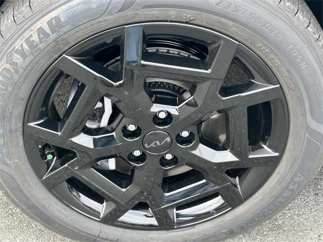 new 2026 Kia Carnival Hybrid car, priced at $55,625