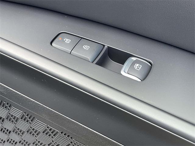 new 2026 Kia Carnival Hybrid car, priced at $53,035