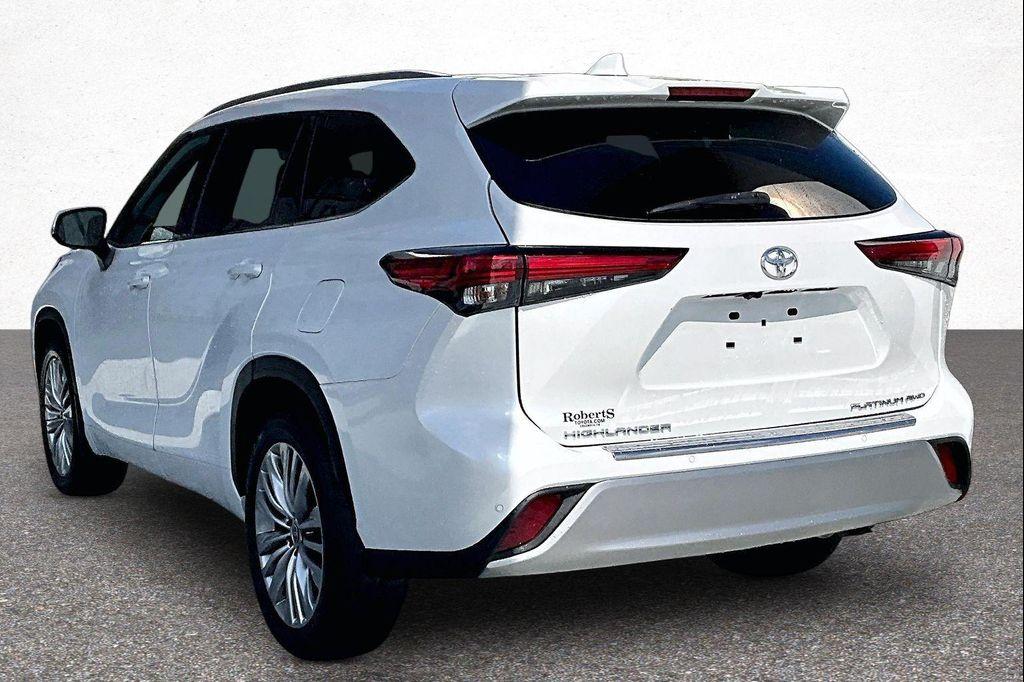 used 2023 Toyota Highlander car, priced at $44,500