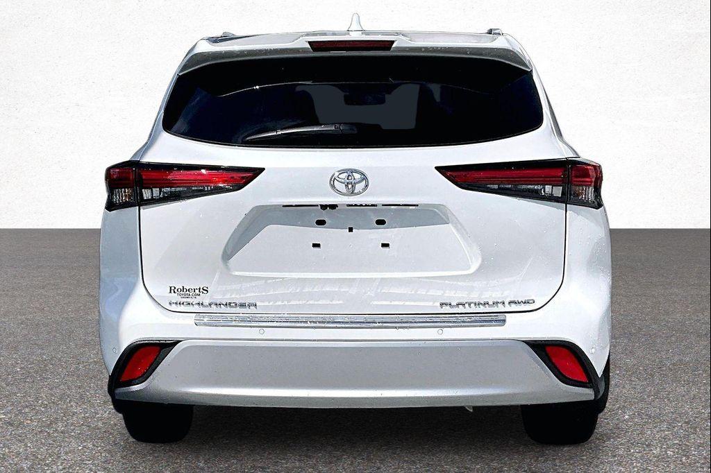 used 2023 Toyota Highlander car, priced at $44,500