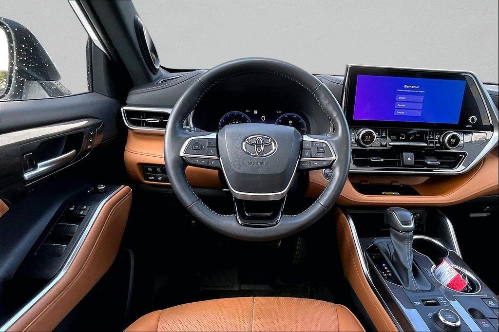 used 2023 Toyota Highlander car, priced at $44,500