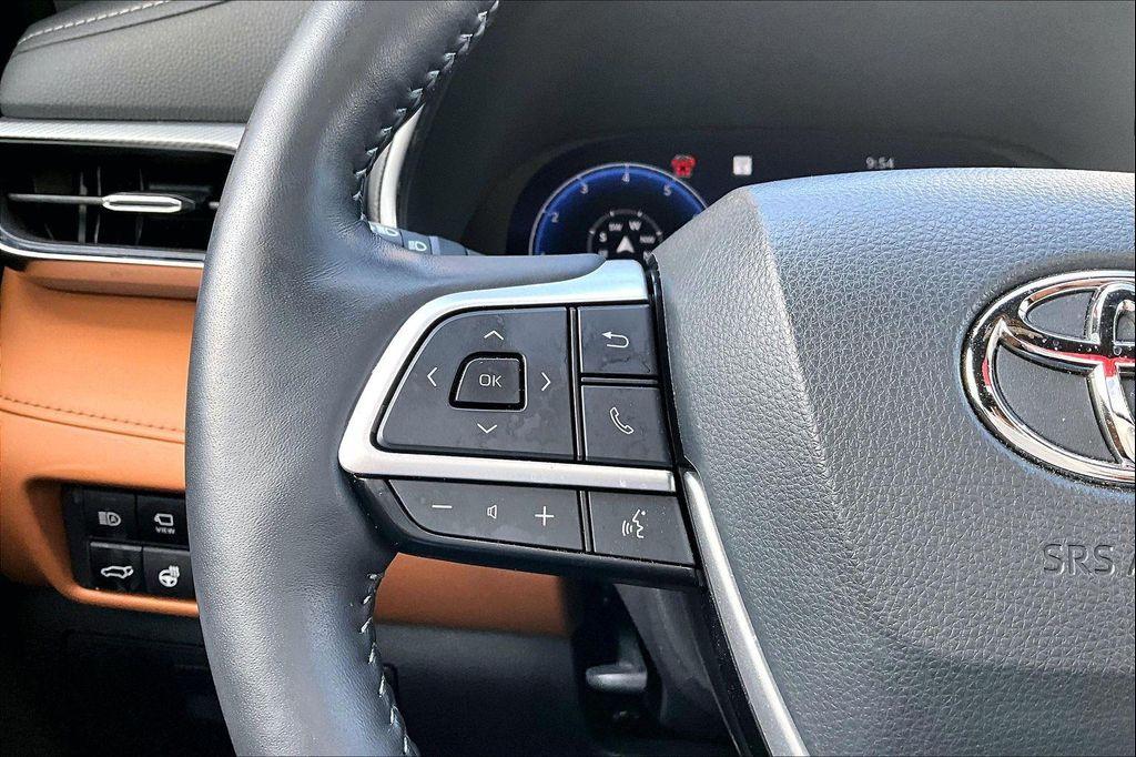 used 2023 Toyota Highlander car, priced at $44,500