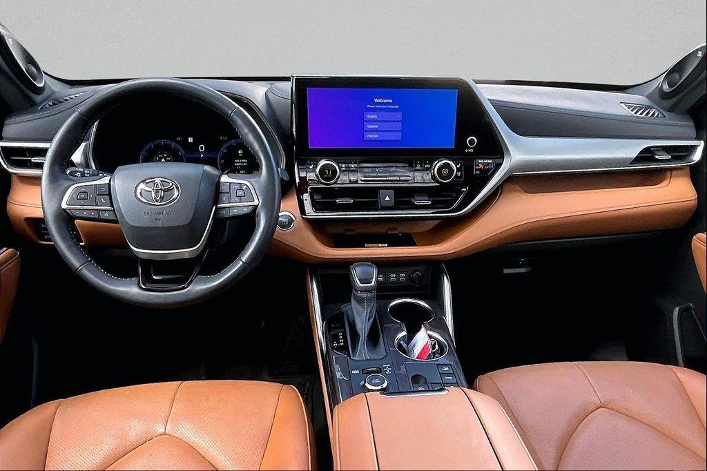 used 2023 Toyota Highlander car, priced at $44,500