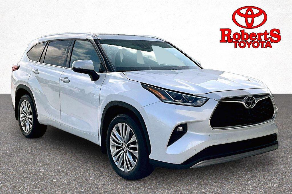 used 2023 Toyota Highlander car, priced at $44,500