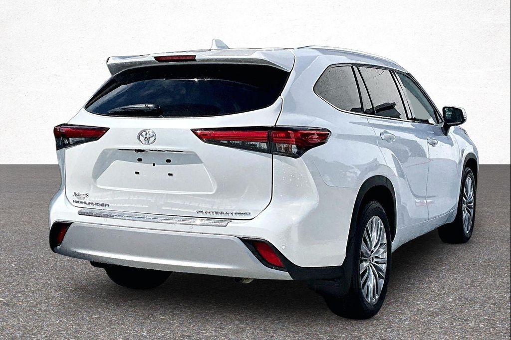 used 2023 Toyota Highlander car, priced at $44,500