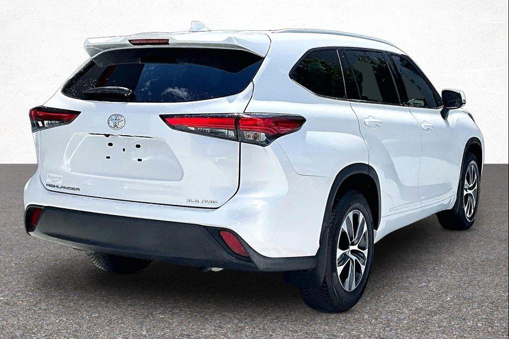 used 2022 Toyota Highlander car, priced at $39,999