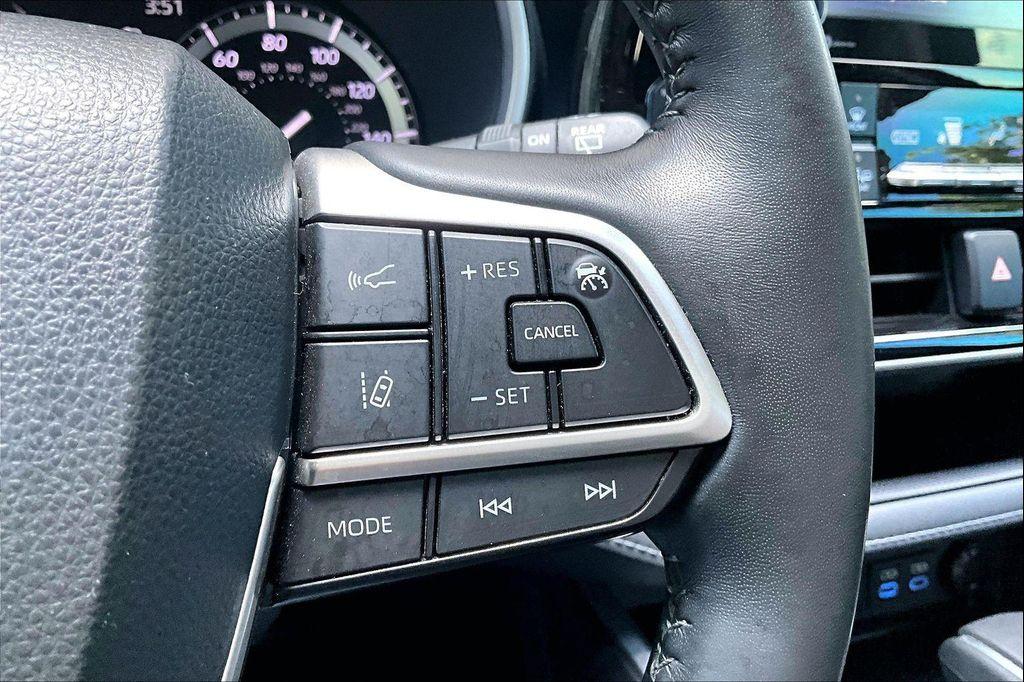 used 2022 Toyota Highlander car, priced at $39,999
