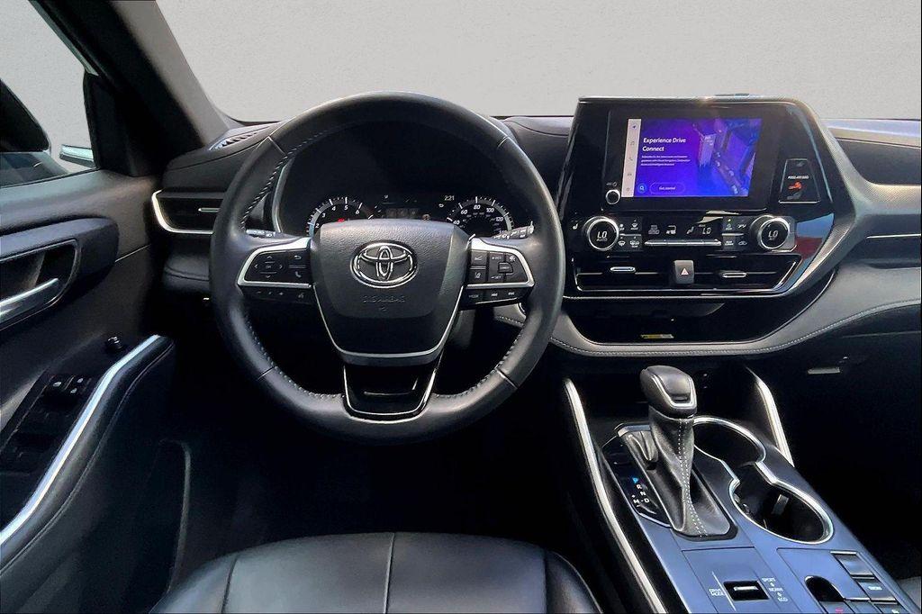 used 2023 Toyota Highlander car, priced at $43,999
