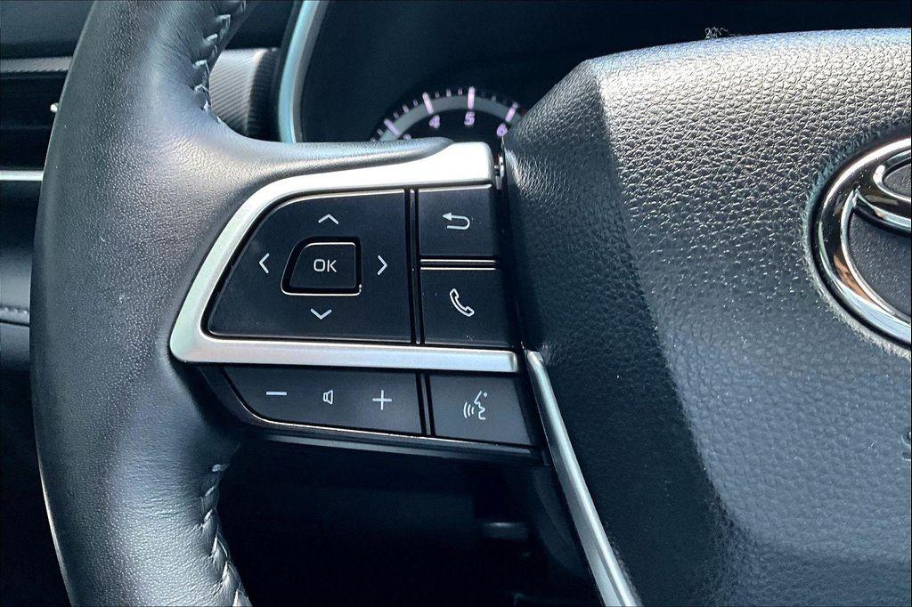 used 2023 Toyota Highlander car, priced at $43,999