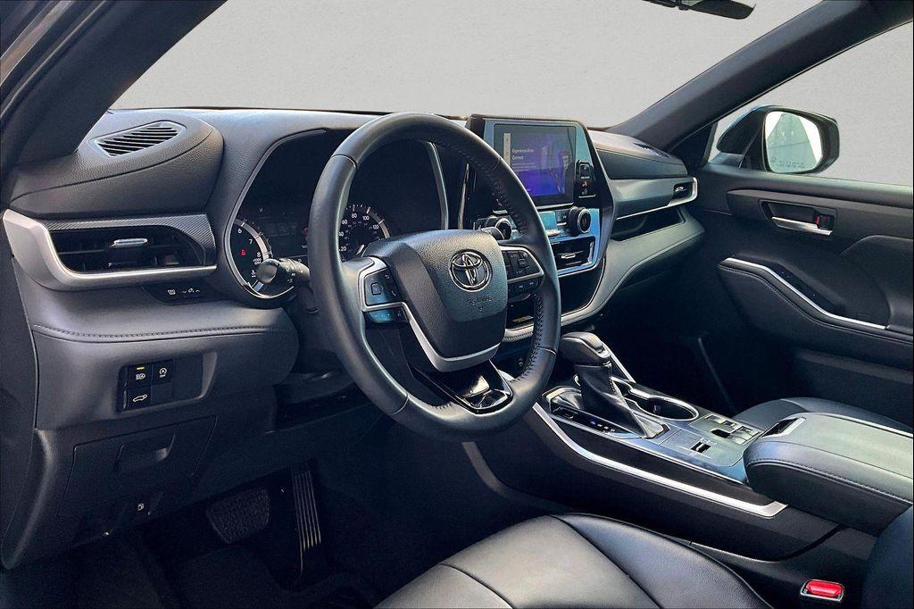 used 2023 Toyota Highlander car, priced at $43,999