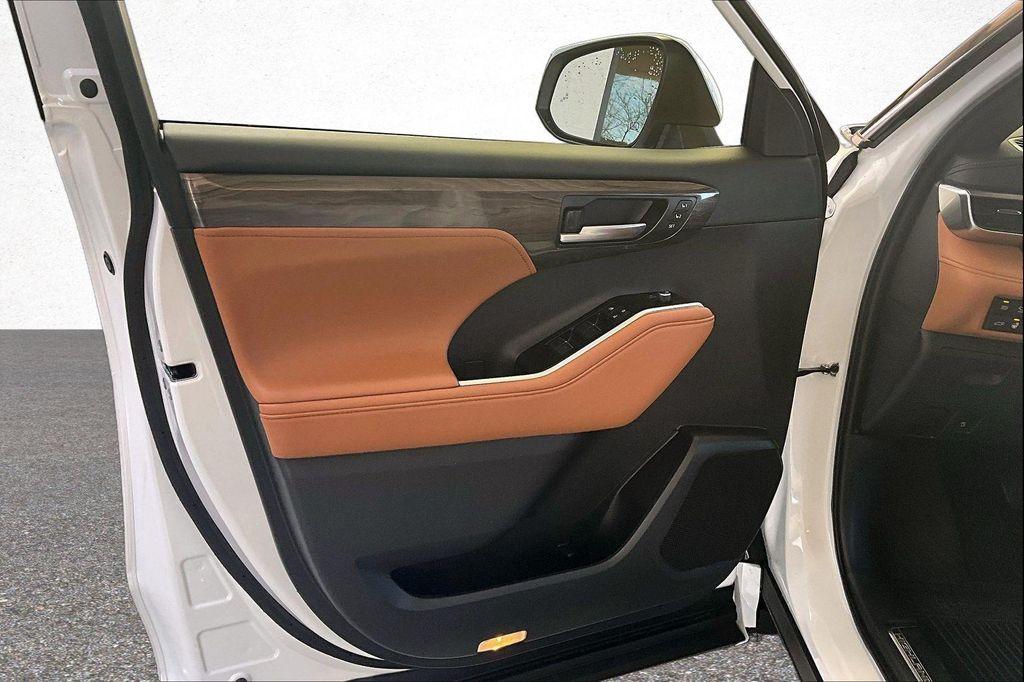 used 2026 Toyota Highlander car, priced at $55,500