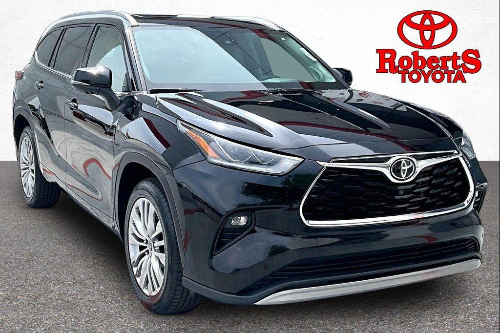 used 2023 Toyota Highlander car, priced at $40,999