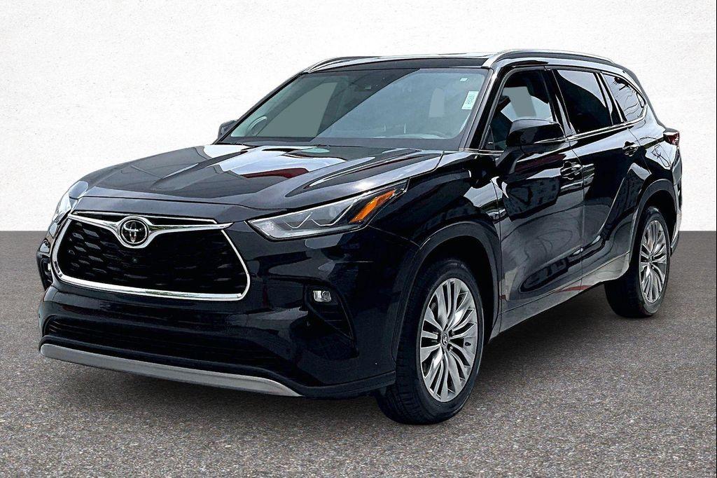 used 2023 Toyota Highlander car, priced at $40,999