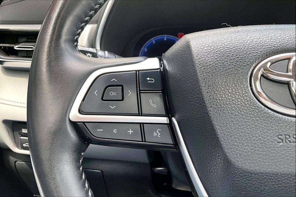 used 2023 Toyota Highlander car, priced at $40,999
