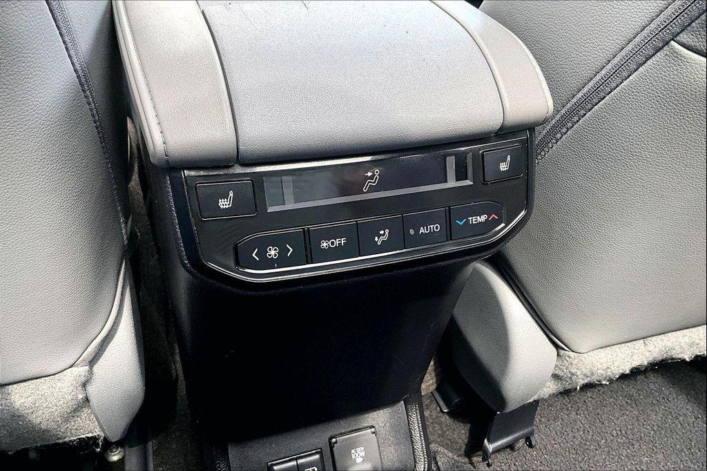 used 2023 Toyota Highlander car, priced at $40,999
