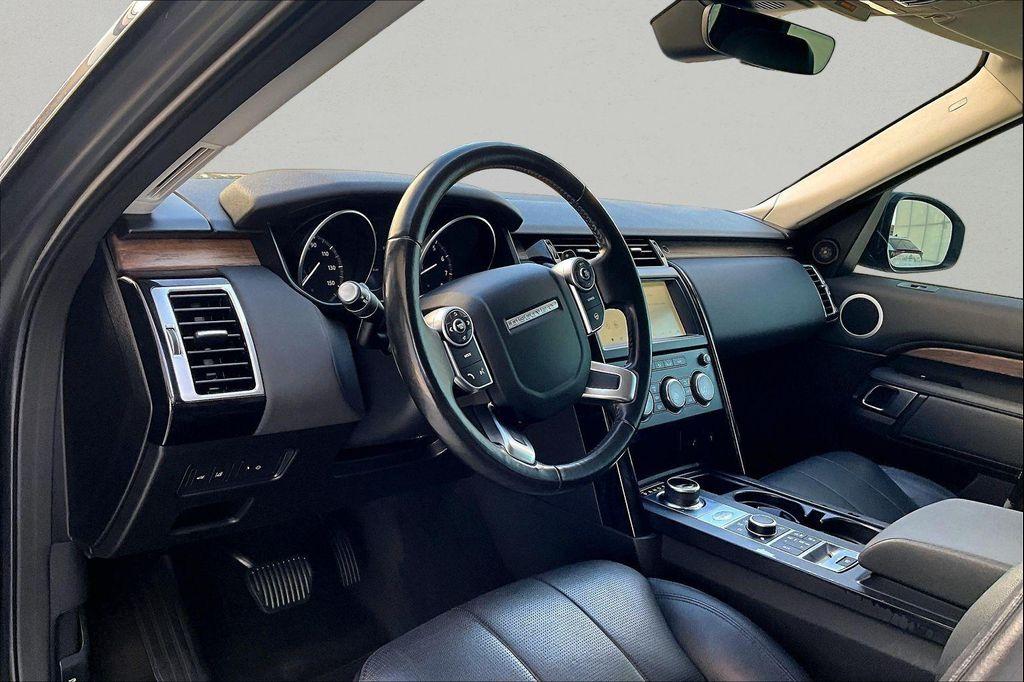 used 2018 Land Rover Discovery car, priced at $18,900