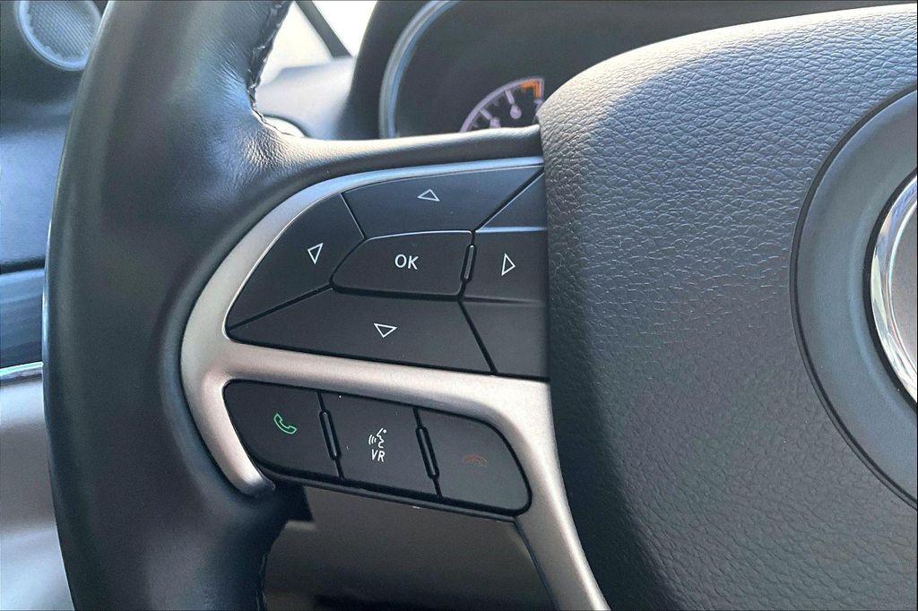 used 2021 Jeep Grand Cherokee car, priced at $17,699