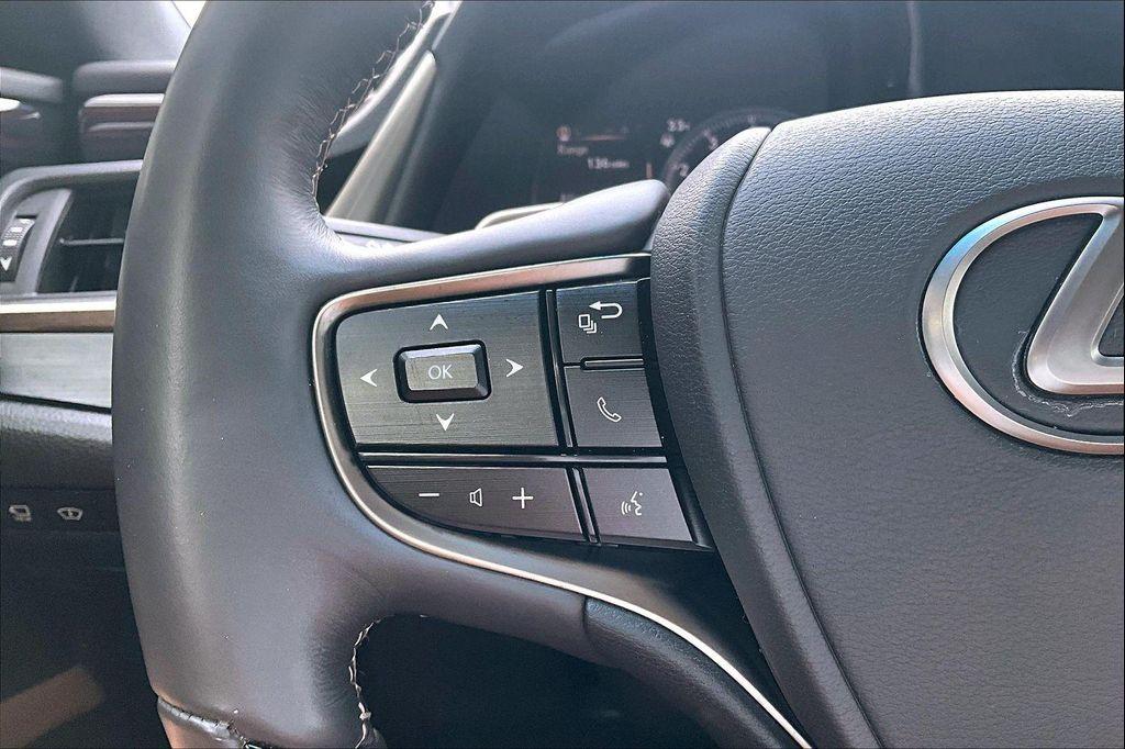 used 2021 Lexus ES 350 car, priced at $35,423