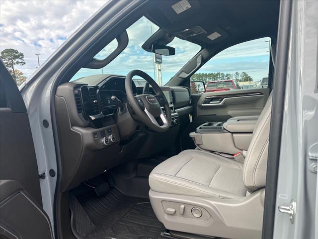 new 2025 GMC Sierra 1500 car, priced at $47,560