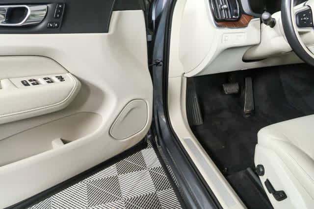 used 2021 Volvo XC60 car, priced at $23,544