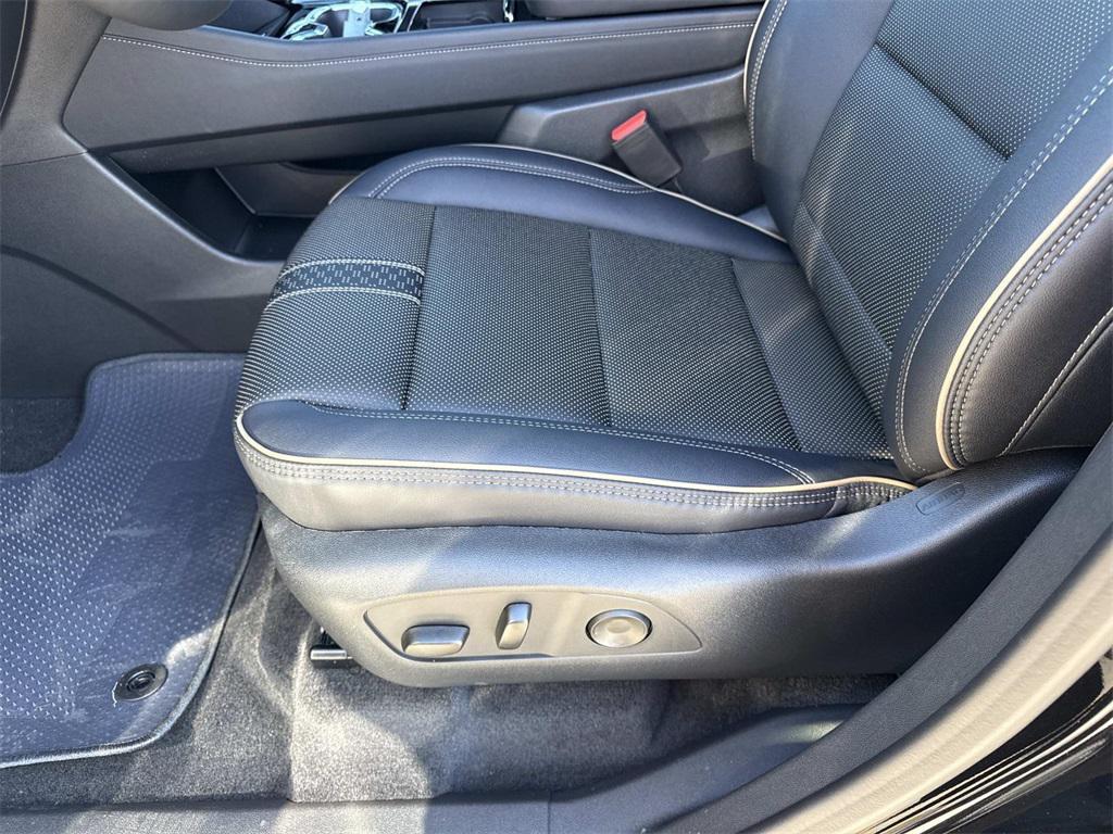 new 2026 Chevrolet Traverse car, priced at $54,372