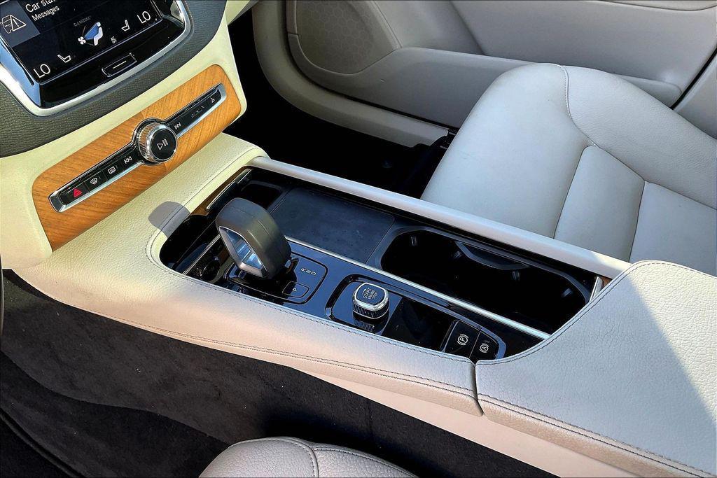 used 2022 Volvo XC90 Recharge Plug-In Hybrid car, priced at $32,077