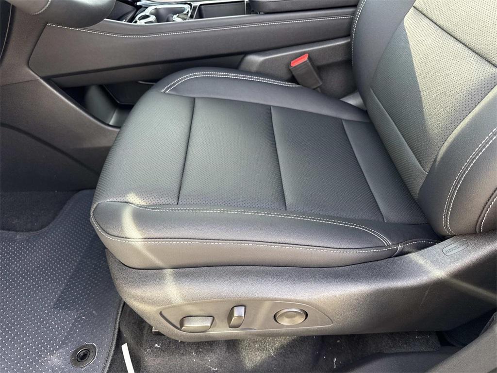 new 2026 Chevrolet Traverse car, priced at $42,882