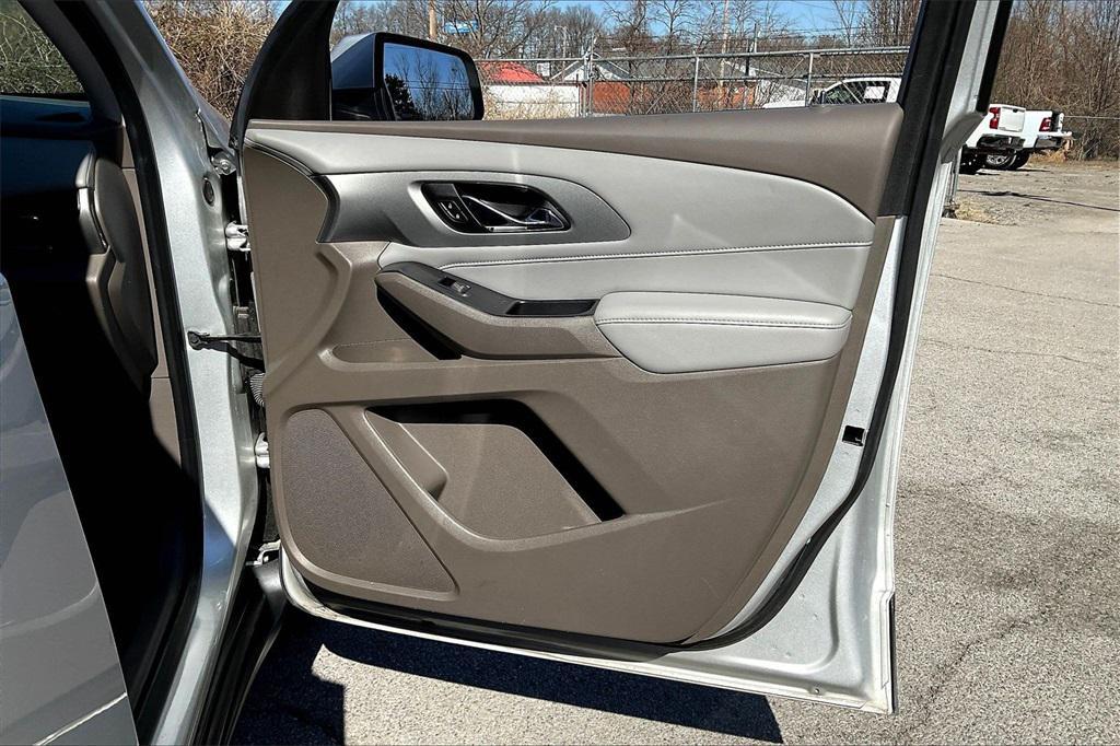 used 2021 Chevrolet Traverse car, priced at $22,796