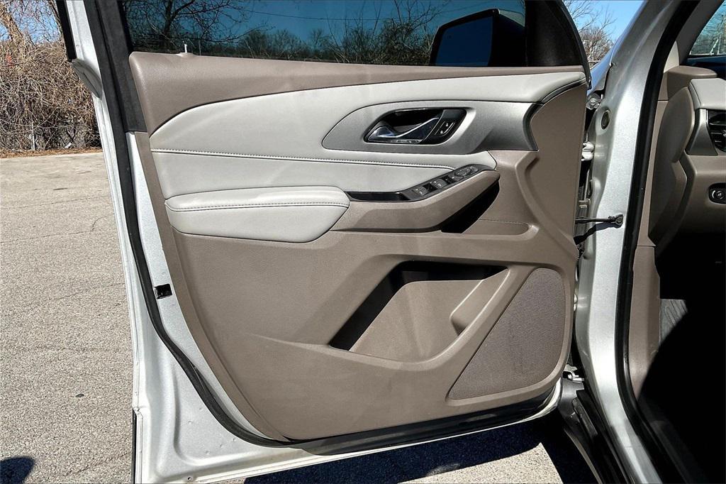 used 2021 Chevrolet Traverse car, priced at $22,796
