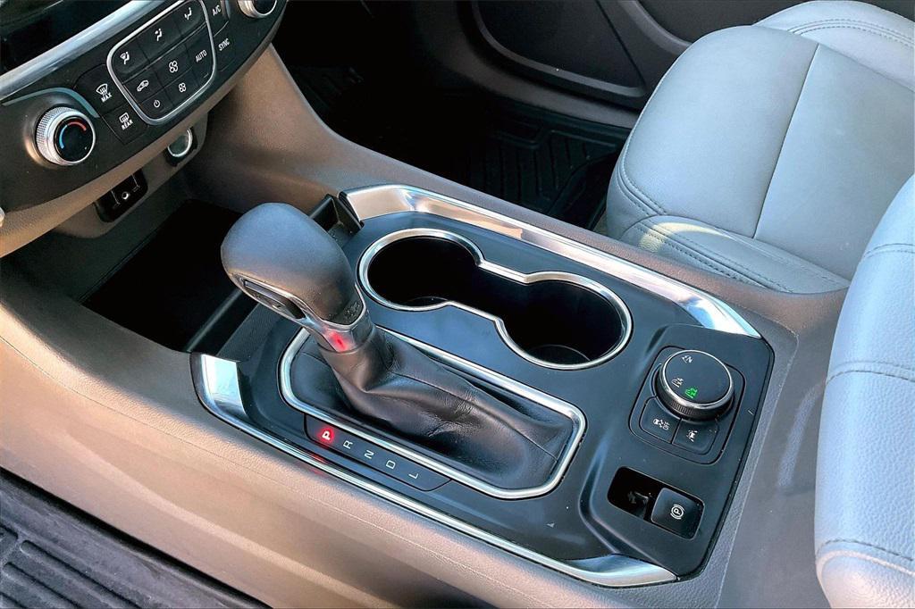 used 2021 Chevrolet Traverse car, priced at $22,796