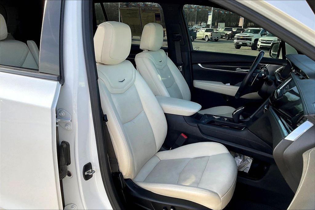 used 2023 Cadillac XT6 car, priced at $32,186
