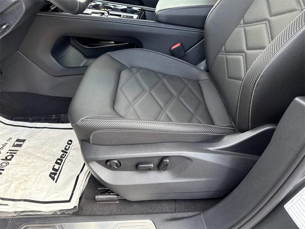 used 2025 Volkswagen Atlas Cross Sport car, priced at $33,600